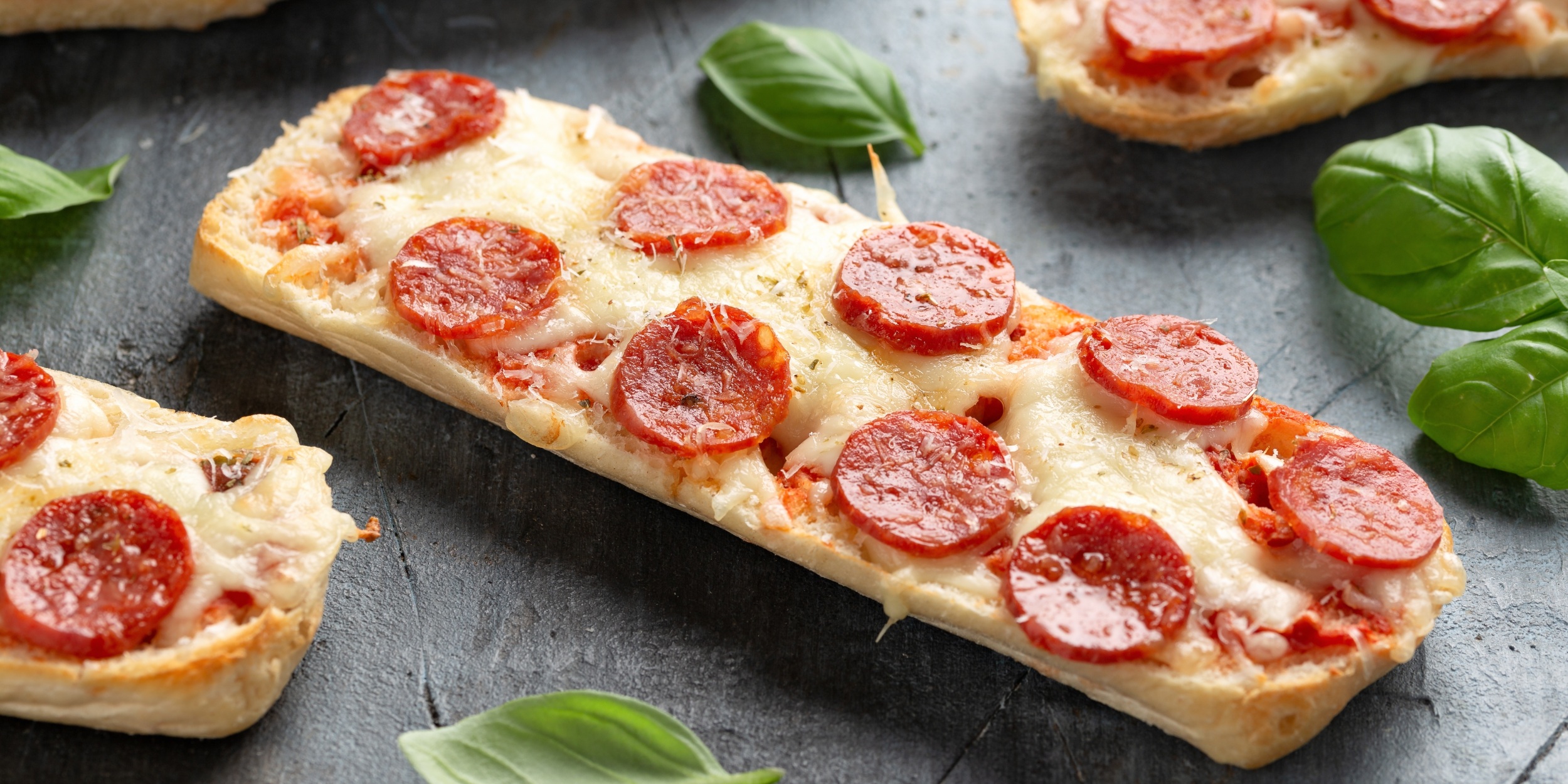 Очень простая пицца из чиабатты за 20 минут: рецепт