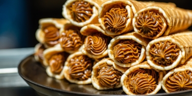 Вафельные трубочки с кремом из варёной сгущёнки