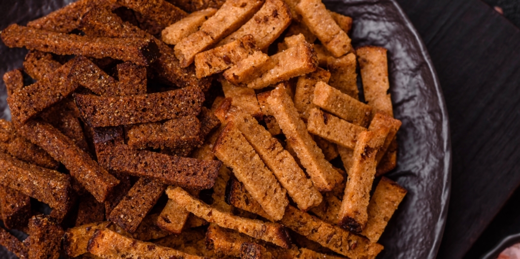 Сухарики с горчицей и имбирём: рецепт