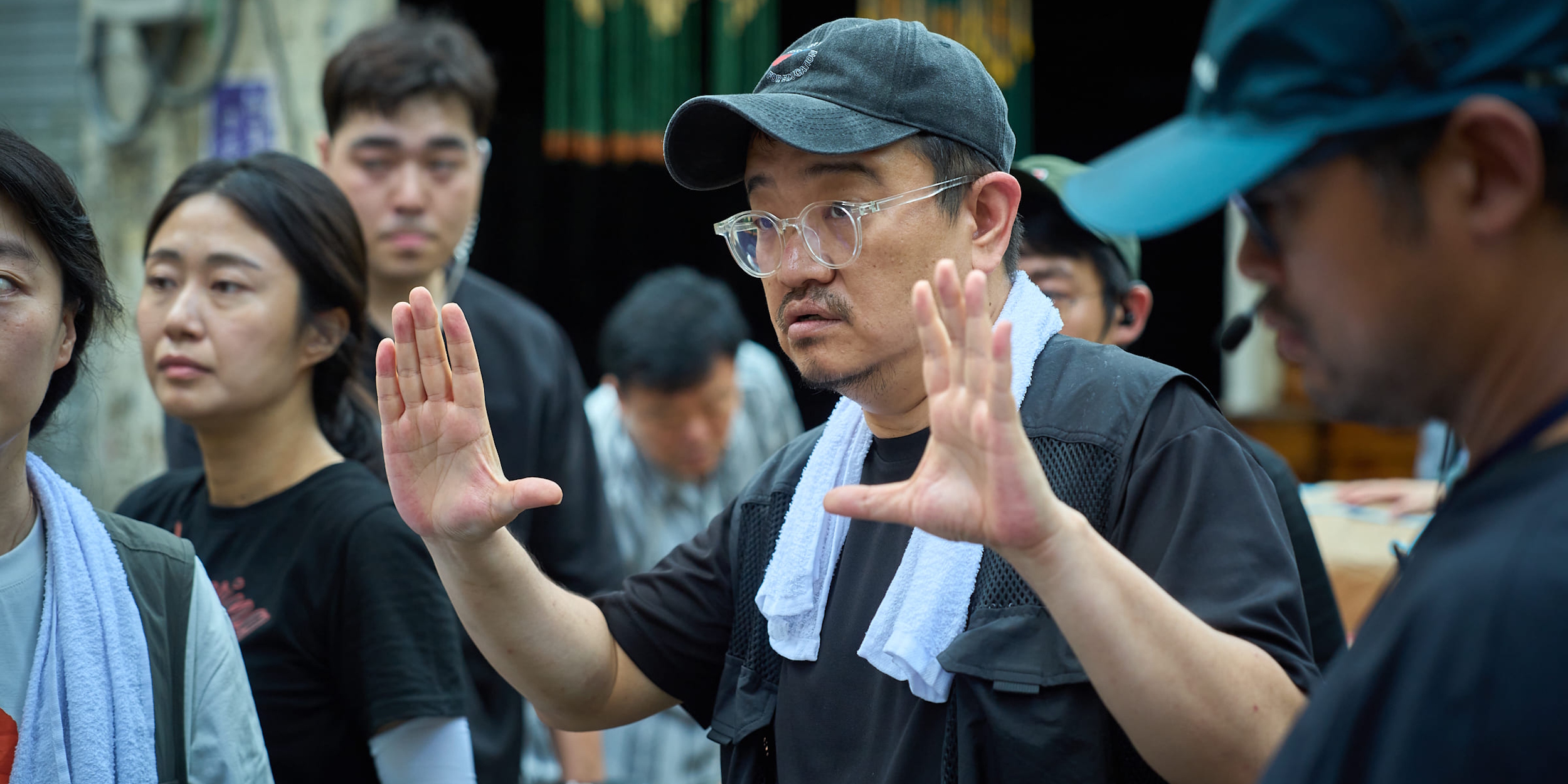 «Я стараюсь понять причину зла, которое есть в обществе»: интервью с Ён Сан-хо — режиссёром «Поезда в Пусан» и «Без лица»