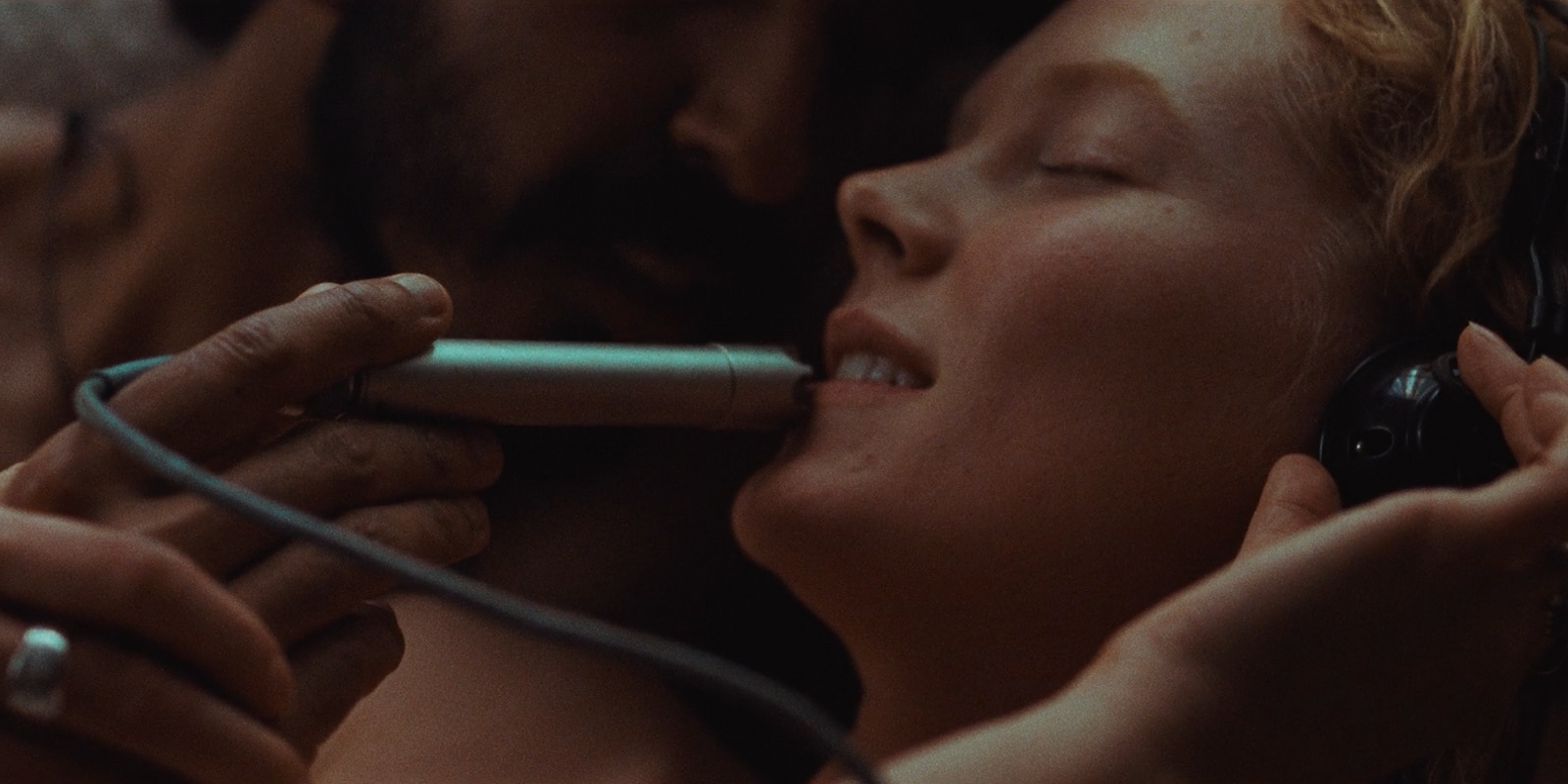 Кадр из фильма «Ловушка для кролика» 2025 года