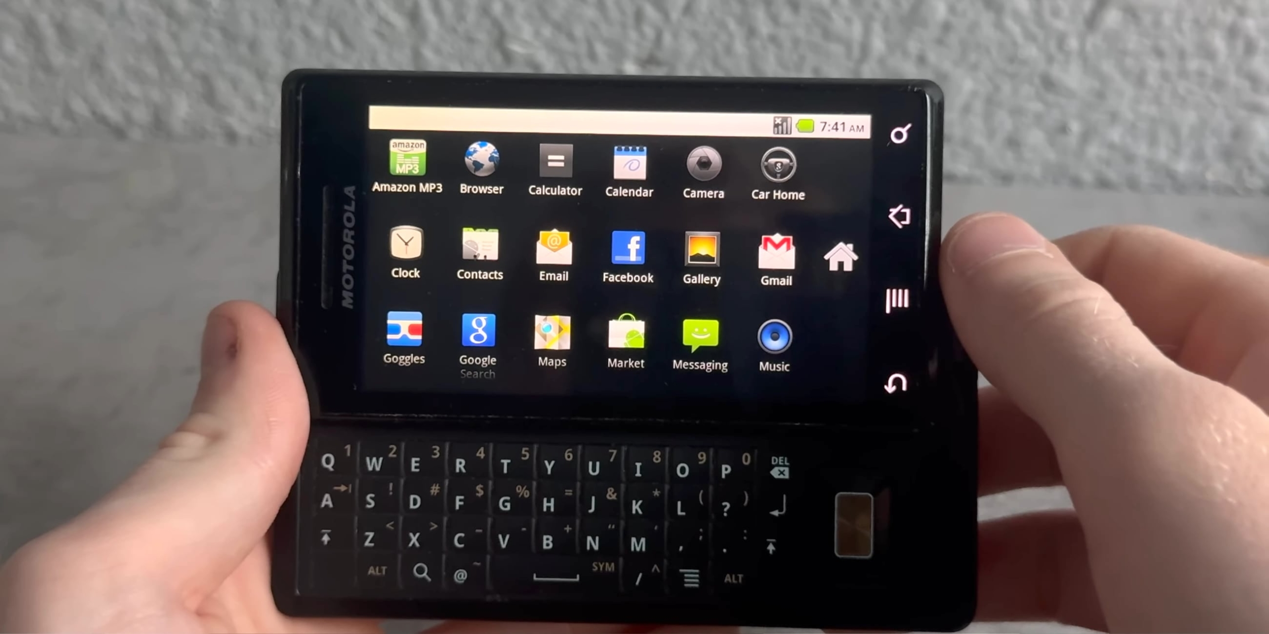 QWERTY-телефон Motorola Milestone