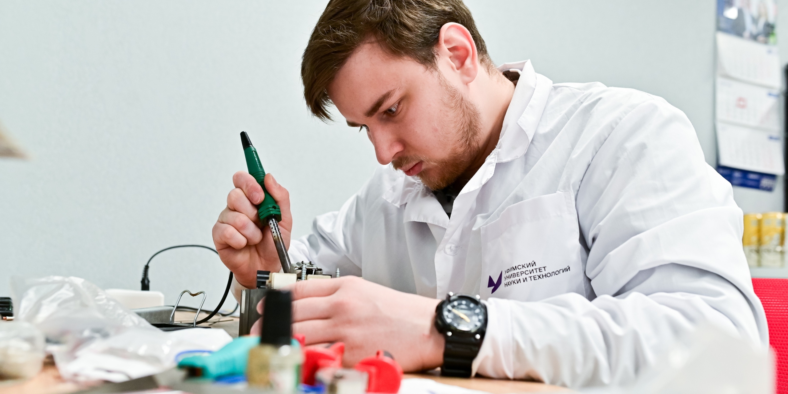 Как сегодня в России создают новые лекарства и учатся «заживлять» трещины в металле