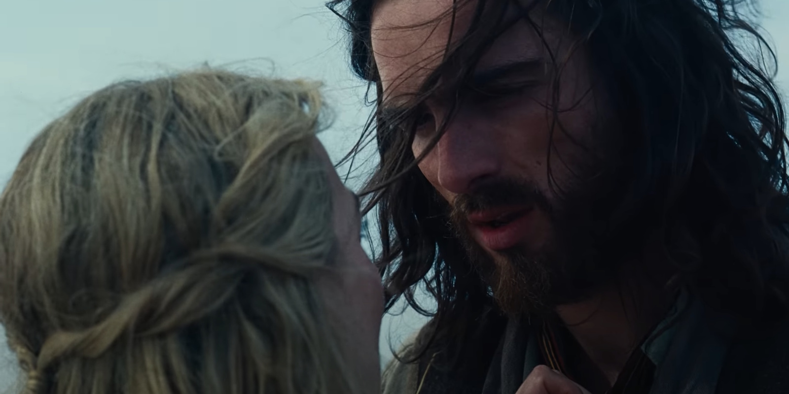 Кадр из фильма «Грозовой перевал» 2026 года