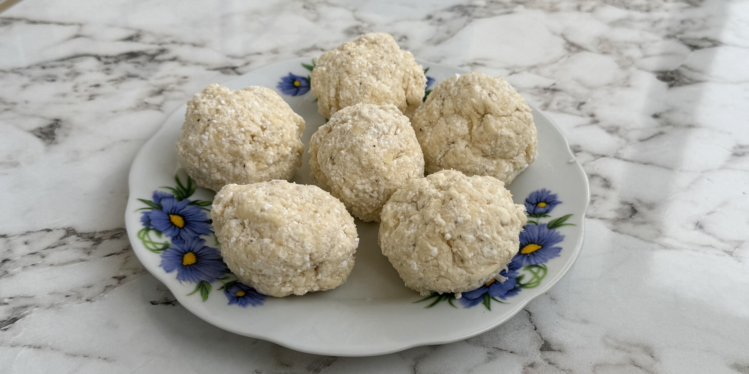 Сделайте заготовки для творожных бейглов