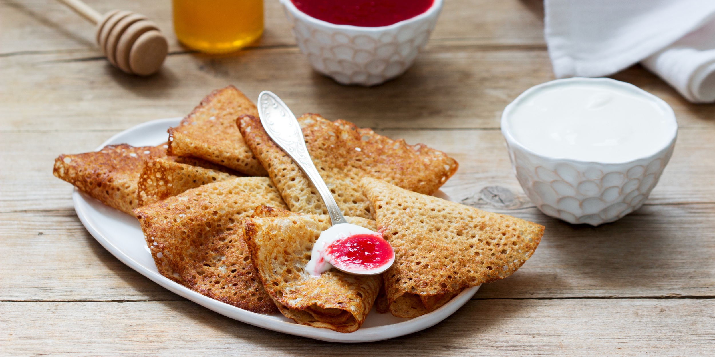 Блины на дрожжах из цельнозерновой муки: рецепт