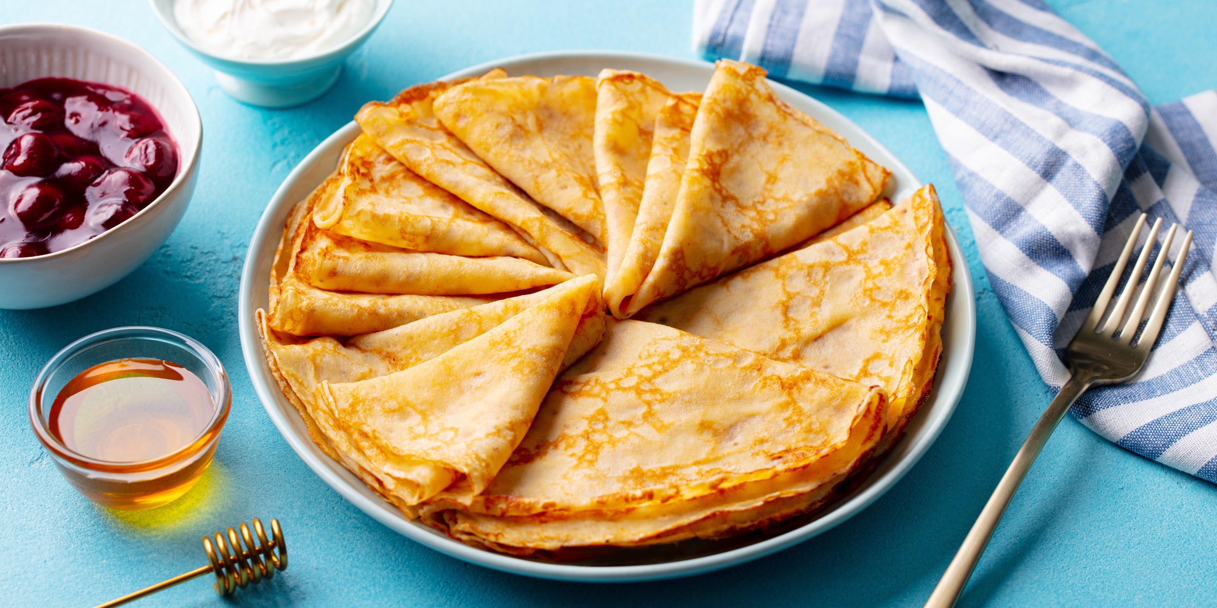 Простой рецепт тонких блинчиков на молоке и мягком твороге