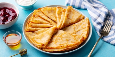Простой рецепт тонких блинчиков на молоке и мягком твороге