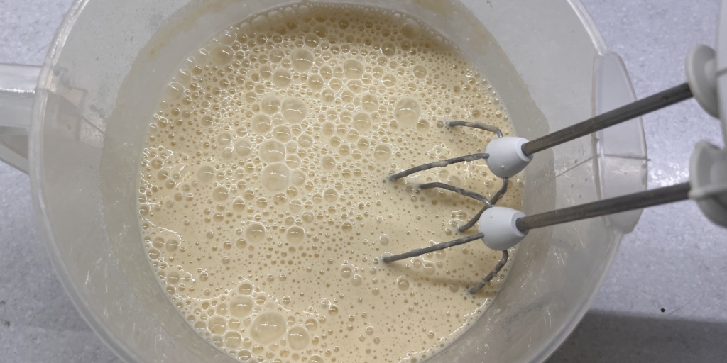 Финский блин, рецепт: Введите муку и масло