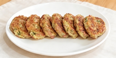 Простые картофельные котлеты с сосисками