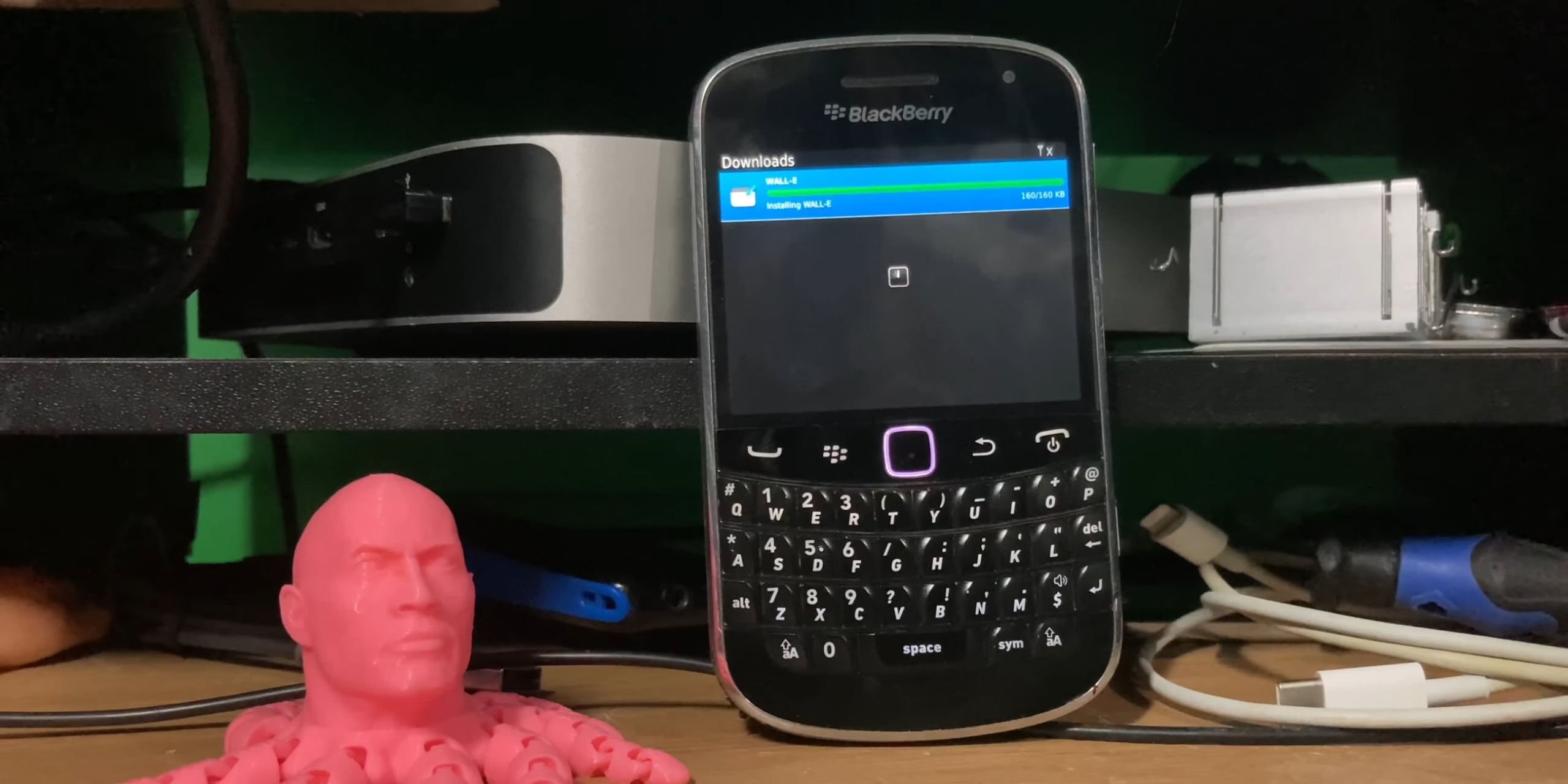 QWERTY-телефон BlackBerry Bold 9900