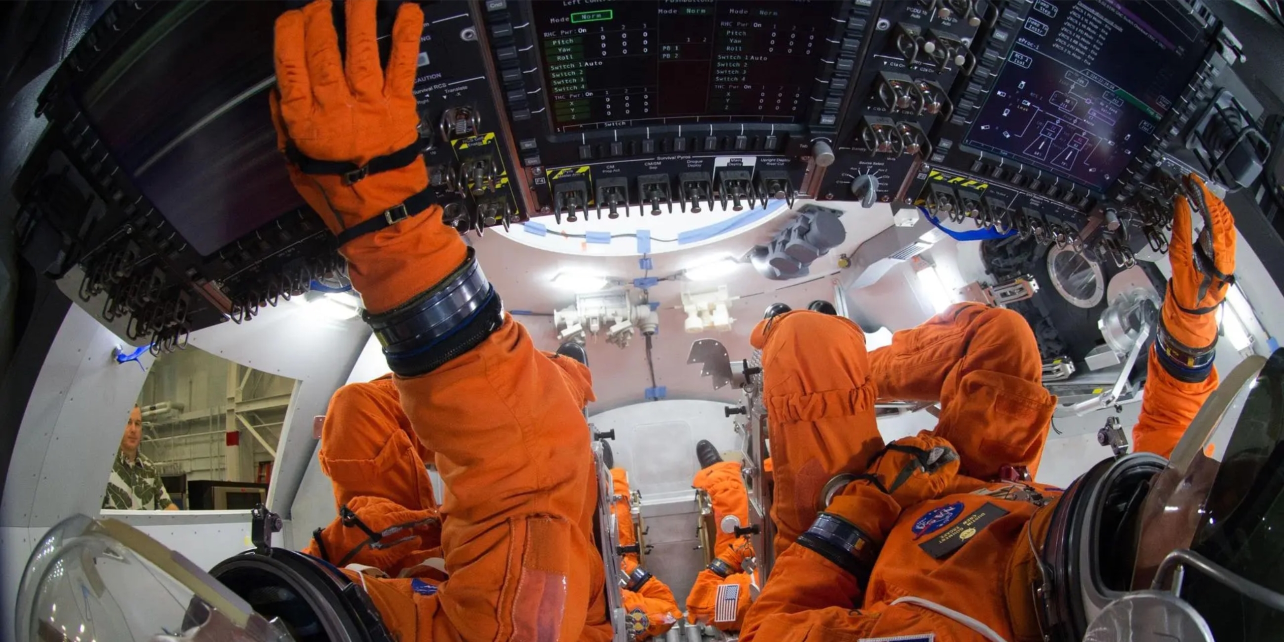 Артемида II: интерьер внутри капсулы