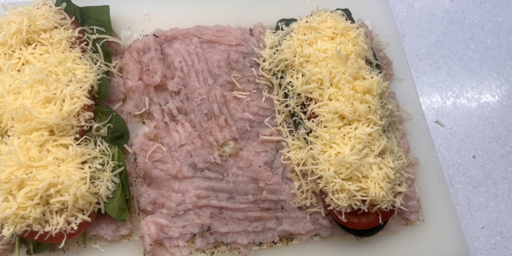 Фарш в листах для жарки: Посыпьте сыром