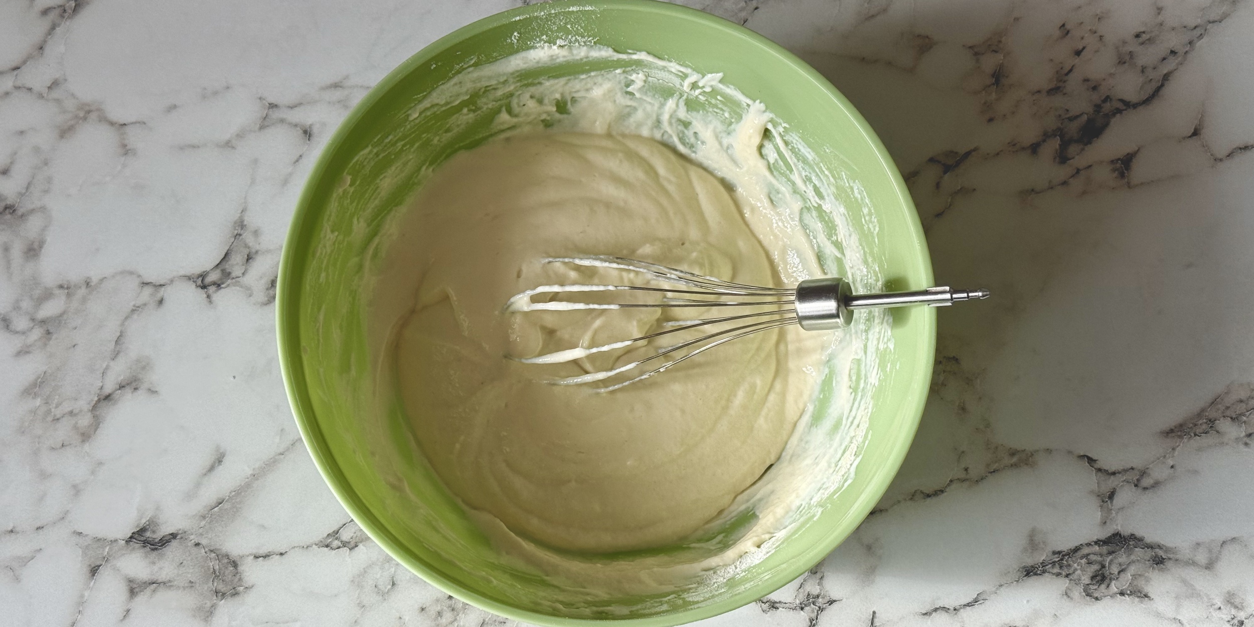 Оладьи из мягкого творога: замесите однородное тесто