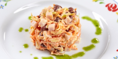 Салат «Выручайка» с фасолью и корейской морковью за 5 минут