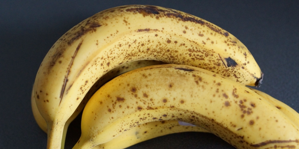 Повреждения на кожуре быстро темнеют