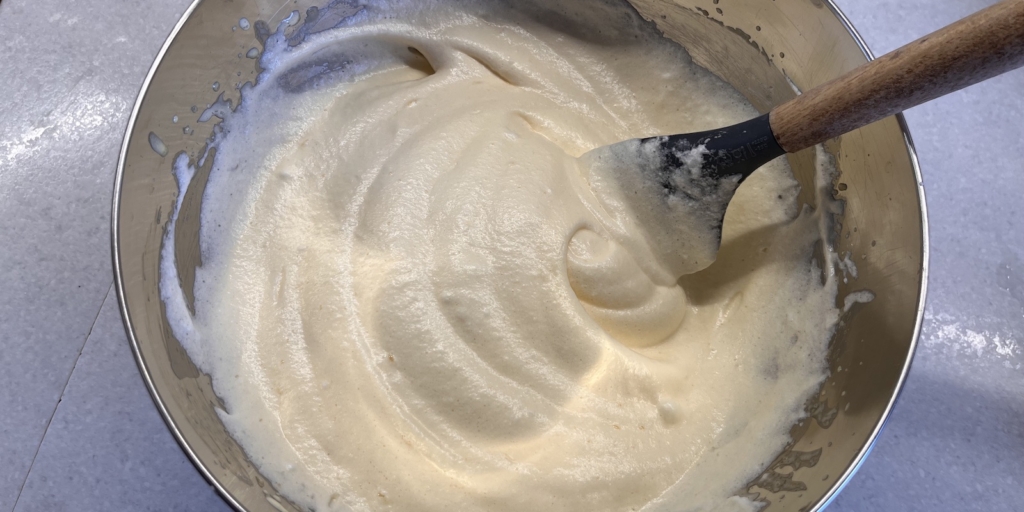 Торт «Трюфель» по ГОСТу, рецепт: Смешайте желтки и белки