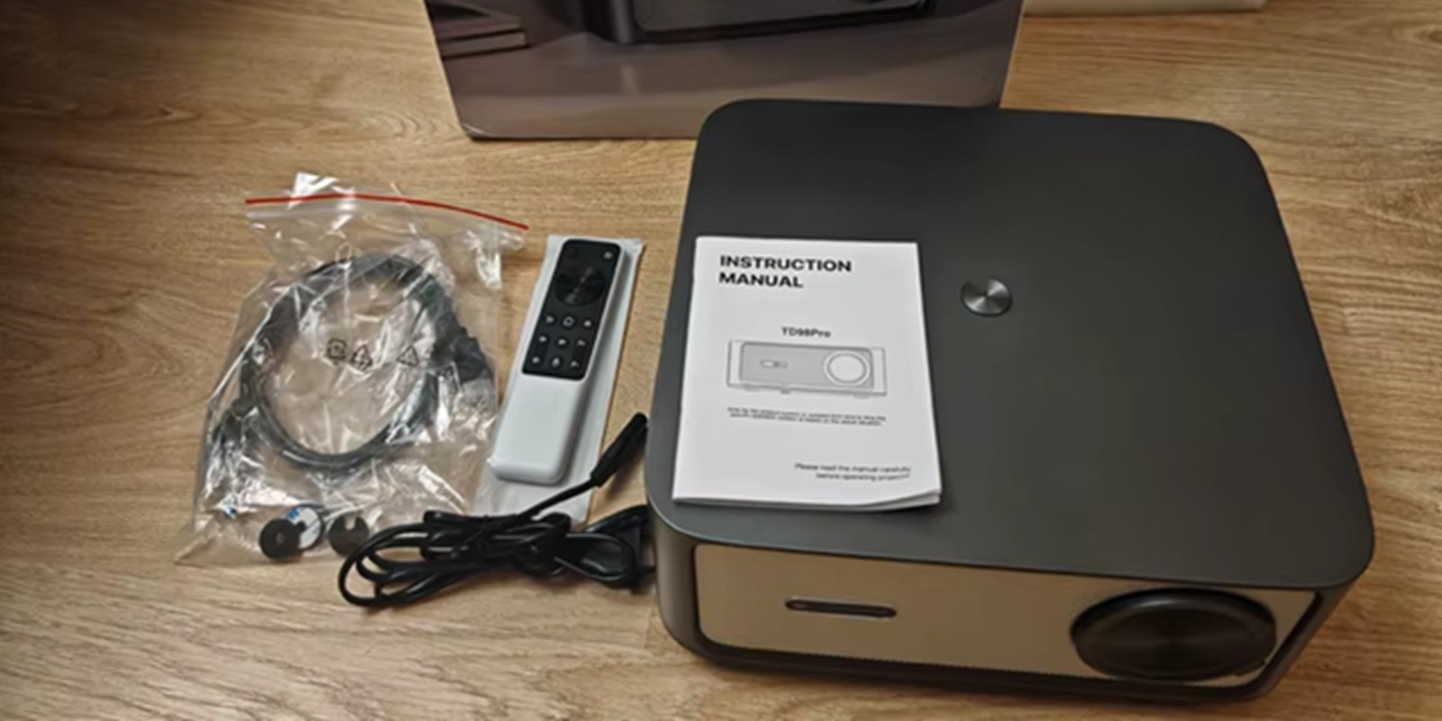 Проектор ThundeaL TD98 Pro