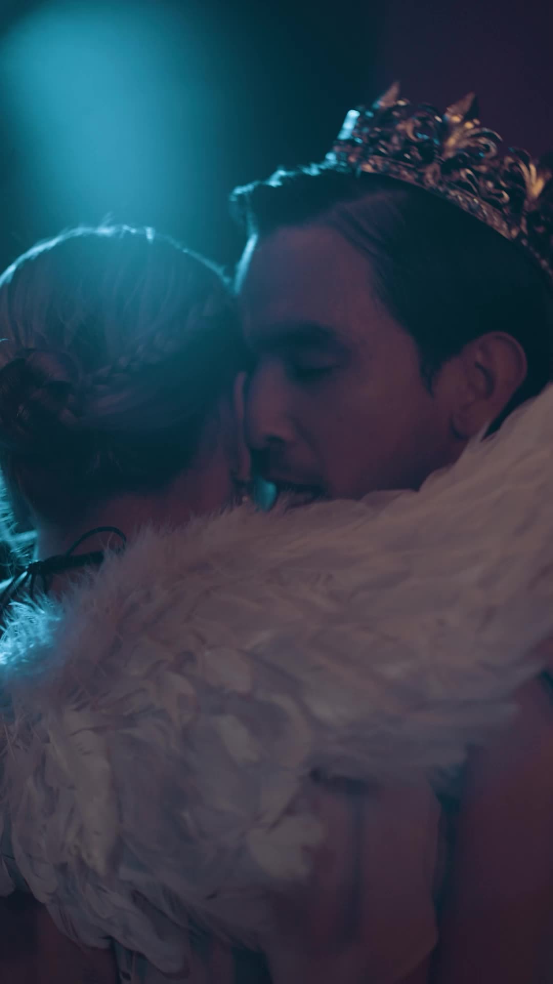 Кадр из микродрамы «Связанные вендеттой: переспать с врагом»