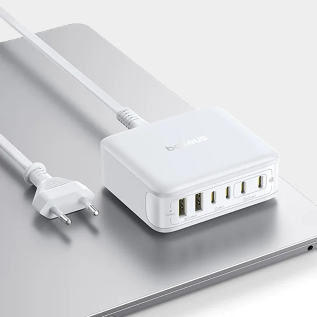 7. Настольная GaN-зарядка от Baseus  