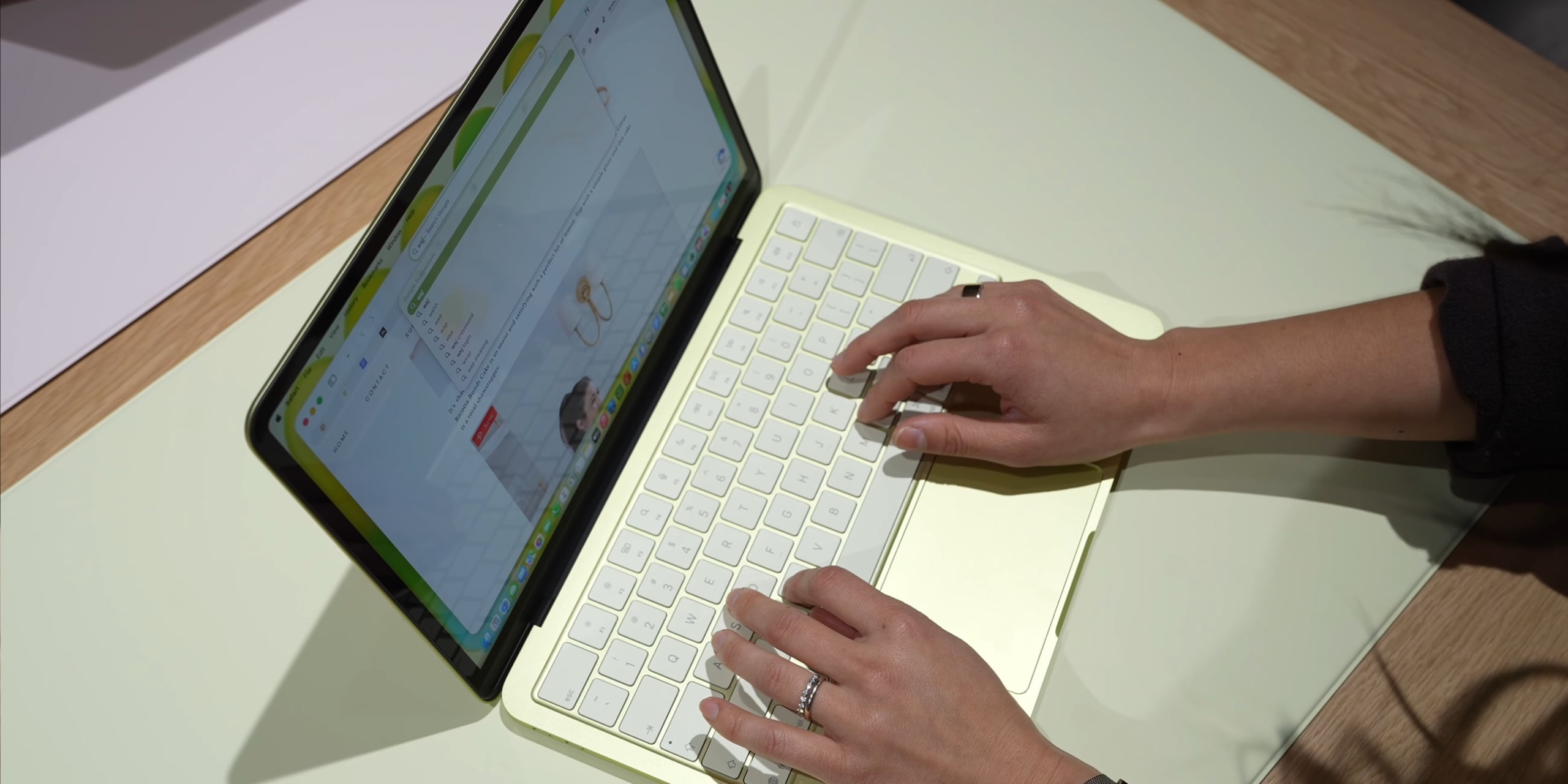 MacBook Neo в работе