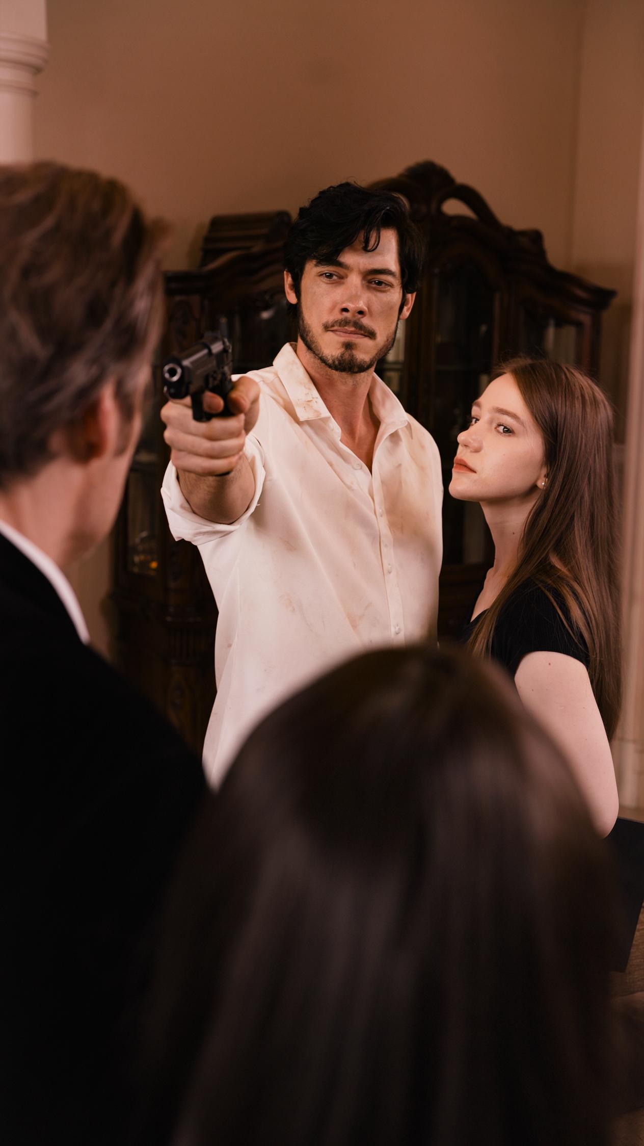 Кадр из микродрамы «Босс мафии — мой слуга»