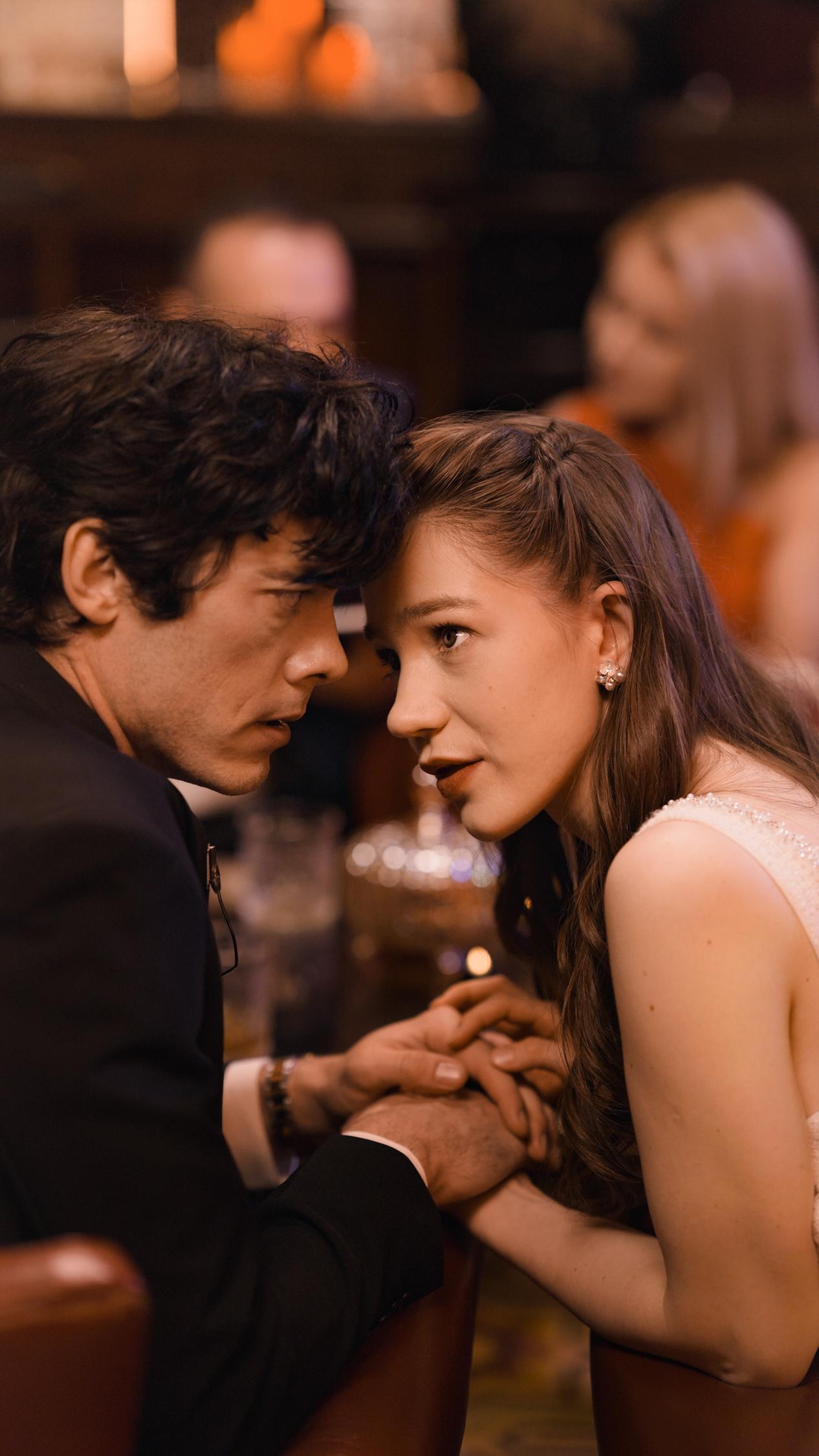 Кадр из микродрамы «Босс мафии — мой слуга»