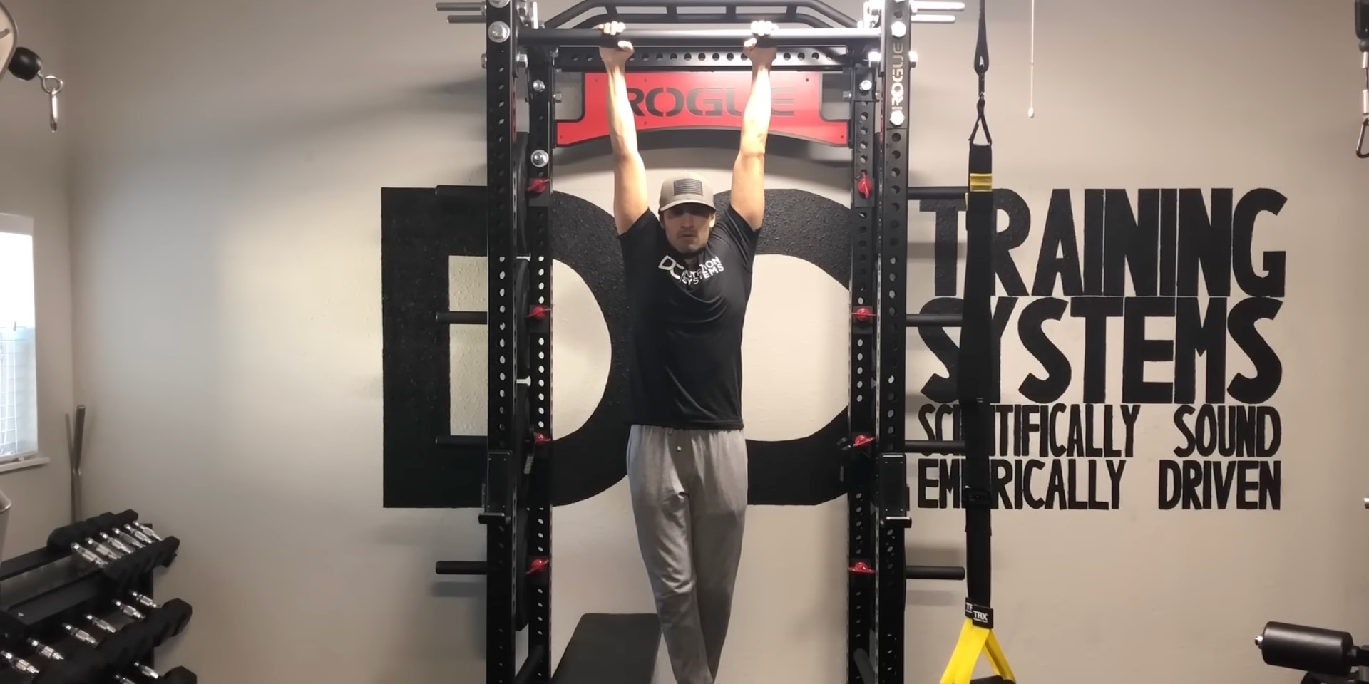 Тренировка предплечий: вис на турнике