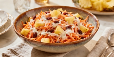 Необычный морковный салат с изюмом и ананасом