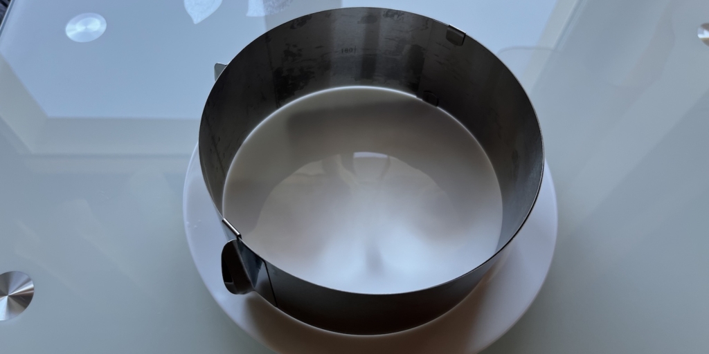 Торт «Дамские пальчики», классический рецепт: Подготовьте форму