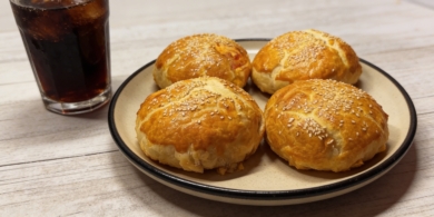 Новый тренд: закрытые бургеры из слоёного теста