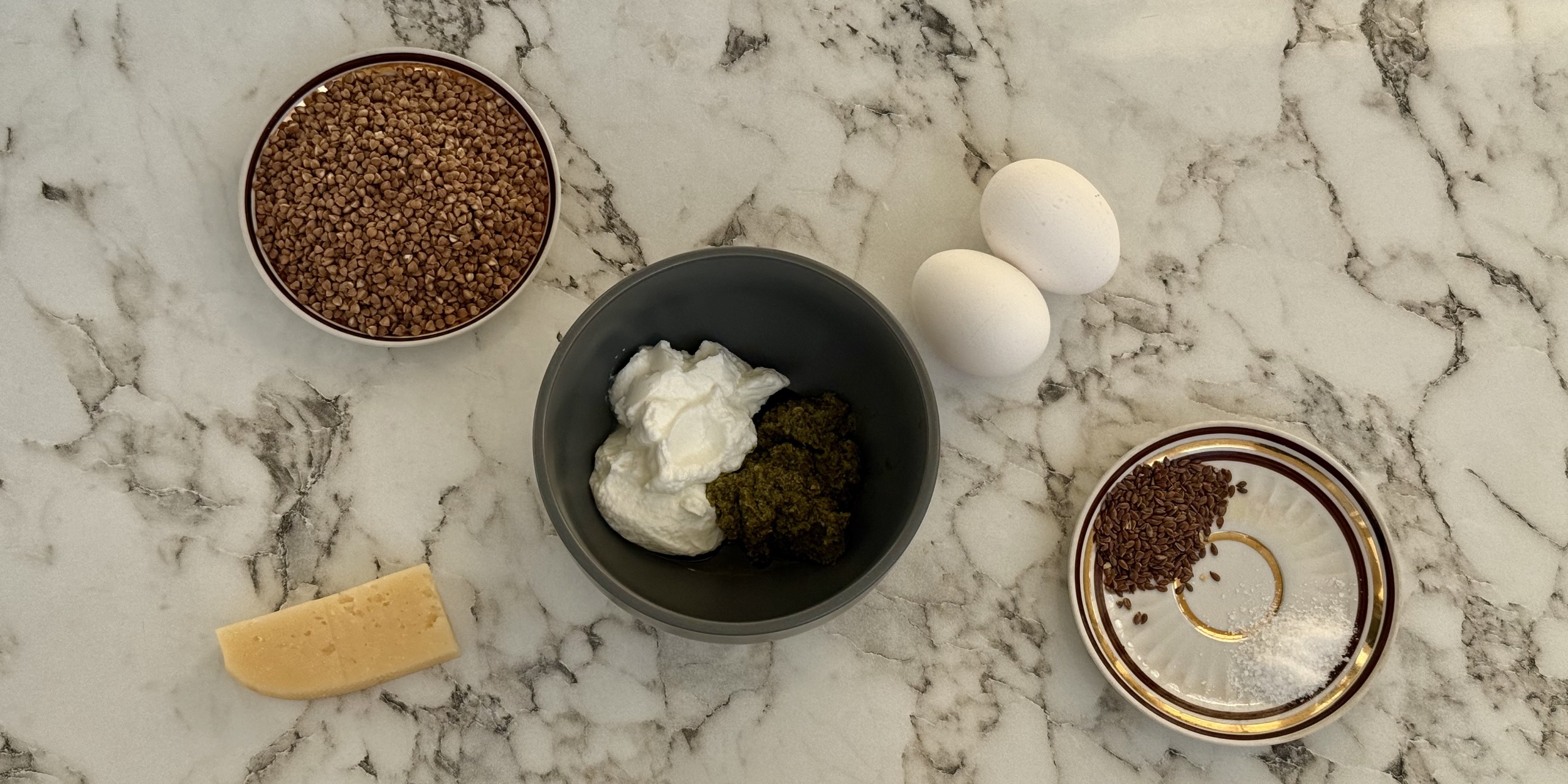 Гречка с соусом из творога и песто: Подготовьте ингредиенты