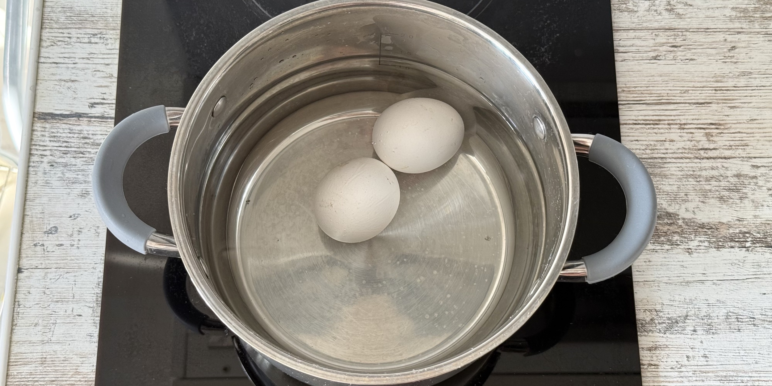 Гречка с соусом из творога и песто: Сварите яйца