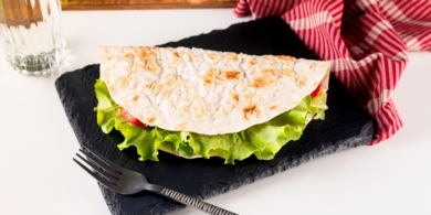 Круче бургера: тортилья с фаршем на сковороде за 10 минут