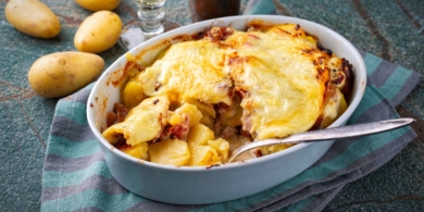 Тартифлет — французская картофельная запеканка с беконом и сыром