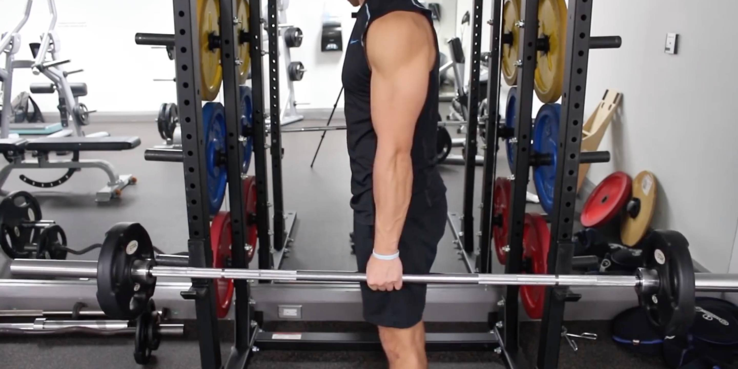 Как накачать предплечья: упражнение «чемодан»