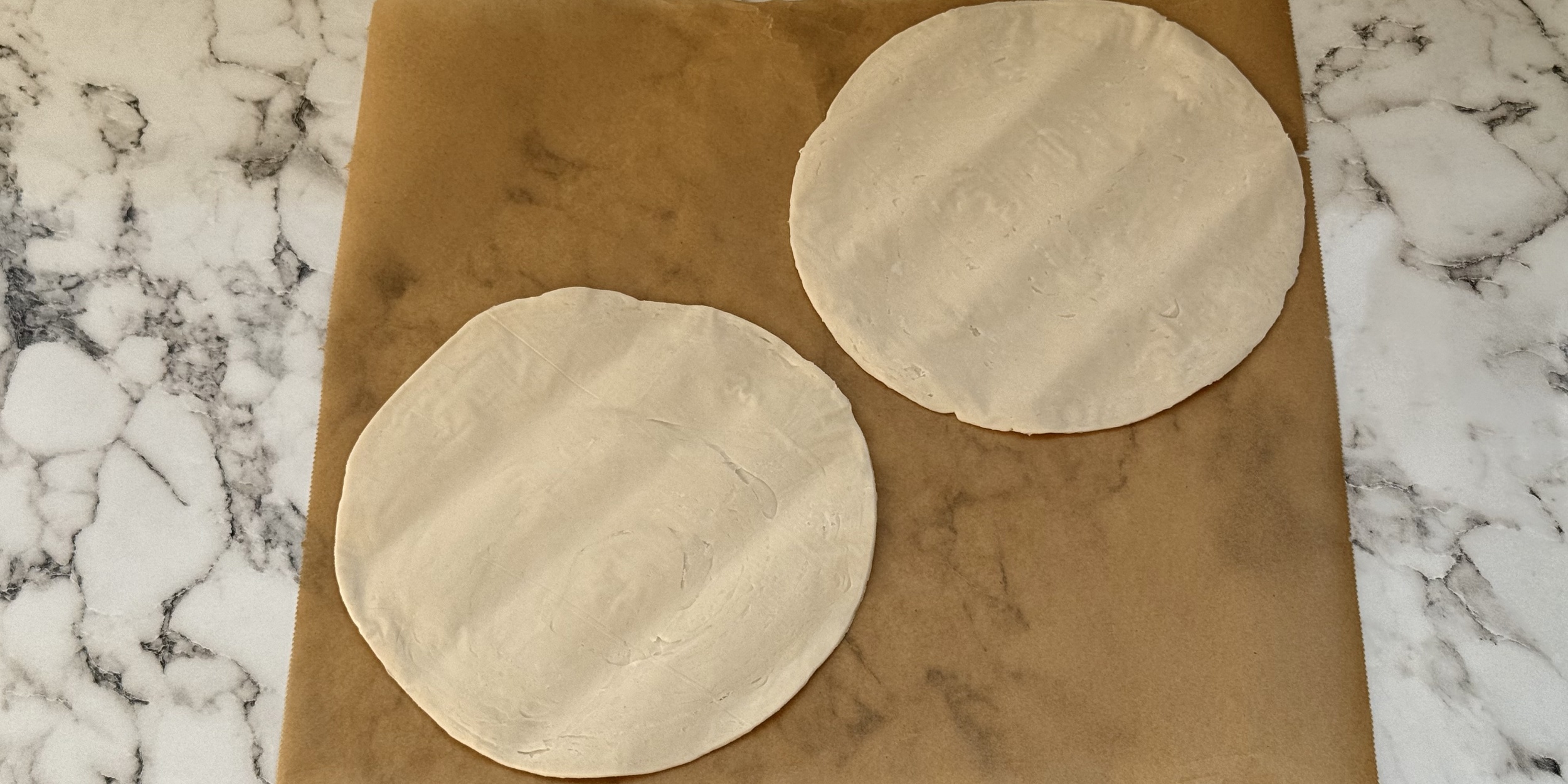 Хачапури из лепёшки роти, рецепт: Переложите лепёшки роти на пергамент