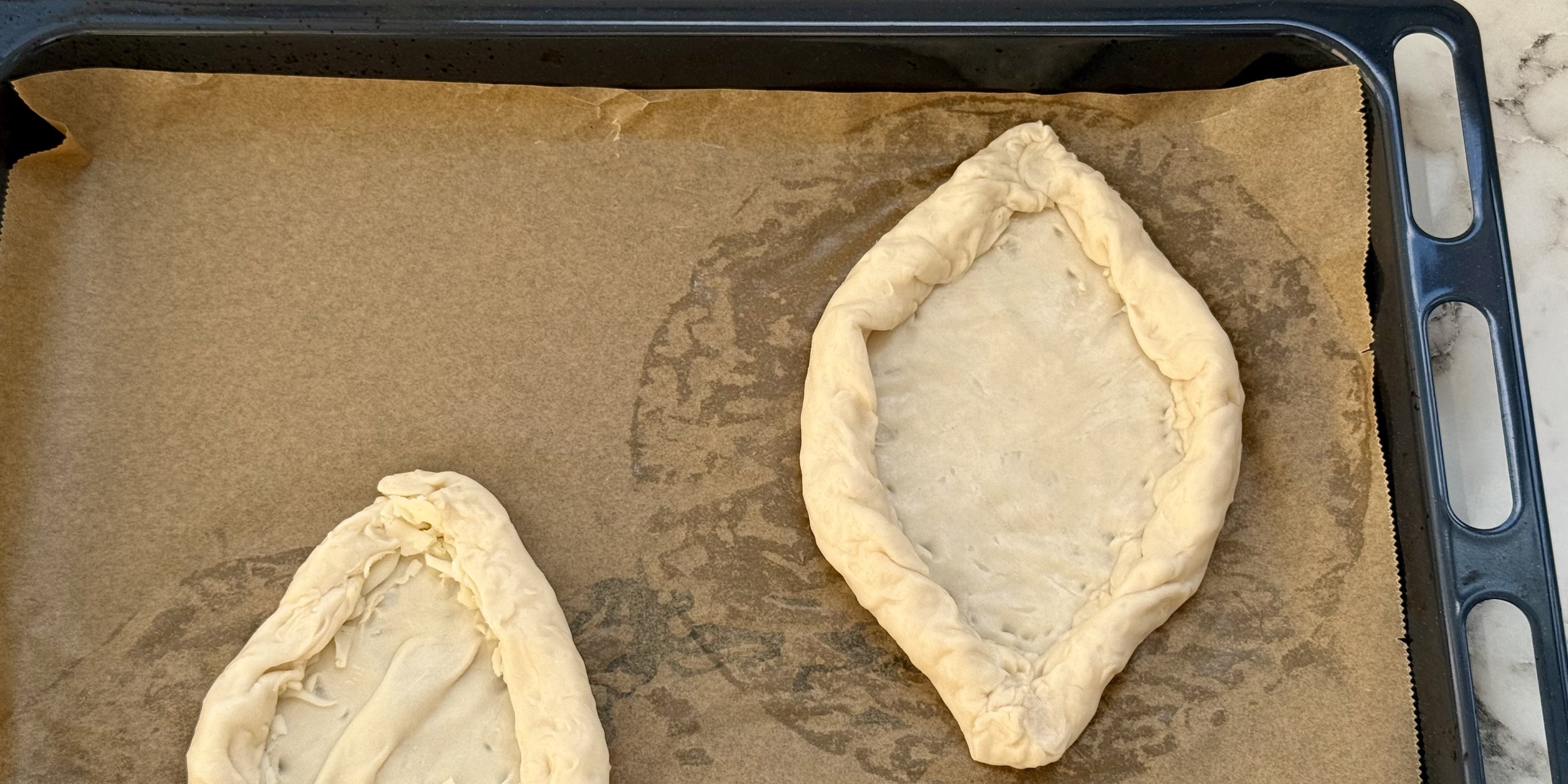 Хачапури из лепёшки роти, рецепт: Подверните края лепёшек