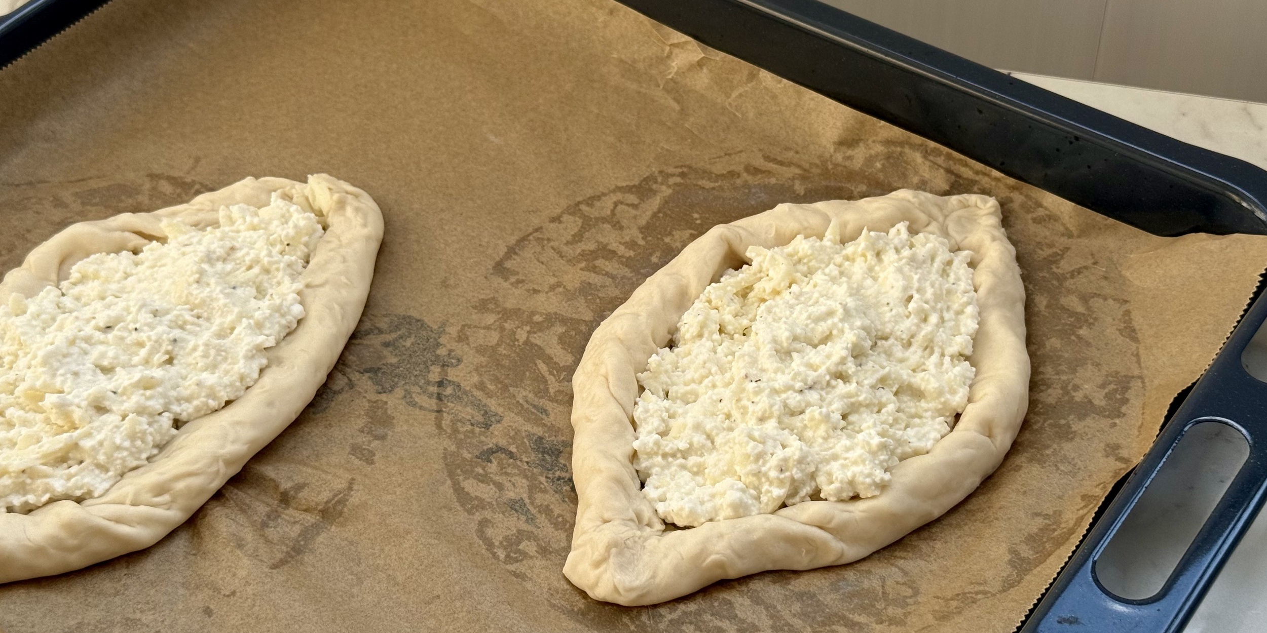 Хачапури из лепёшки роти, рецепт: Выложите начинку