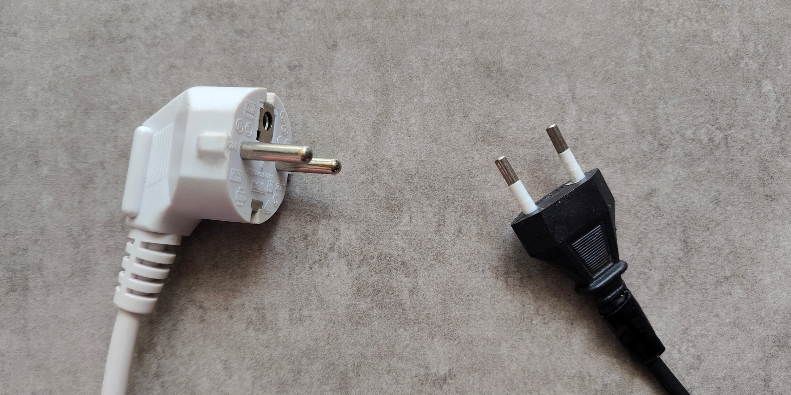 Когда розетка с заземлением необходима, а когда нет