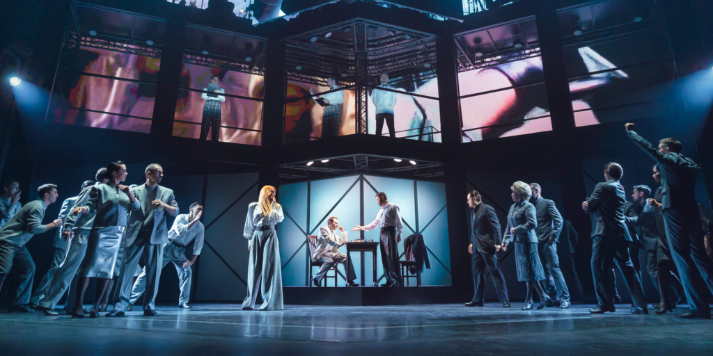 Сцена из мюзикла «Шахматы»