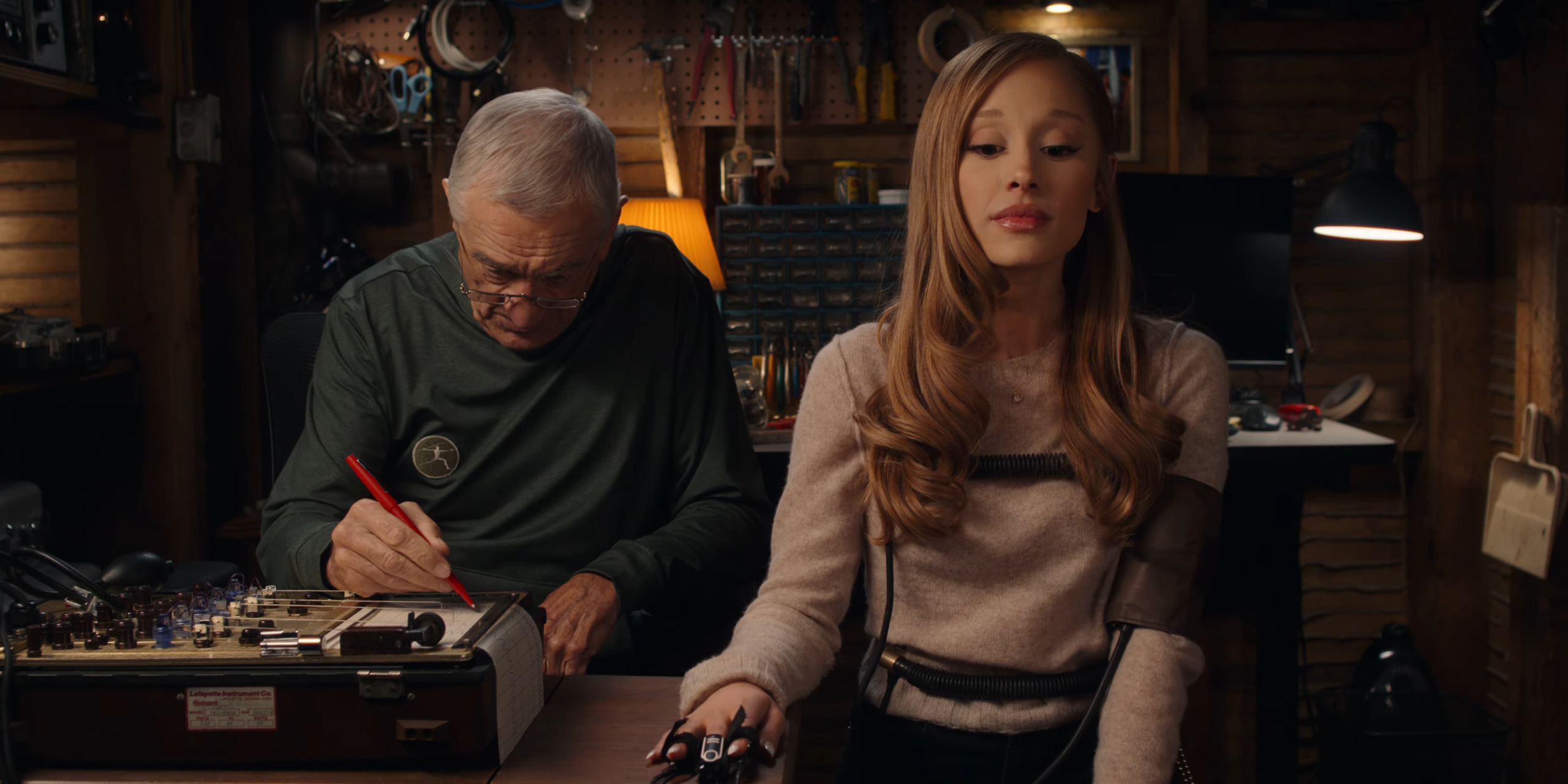 Вышел трейлер «Знакомства с родителями — 4» — Ариана Гранде проходит детектор лжи