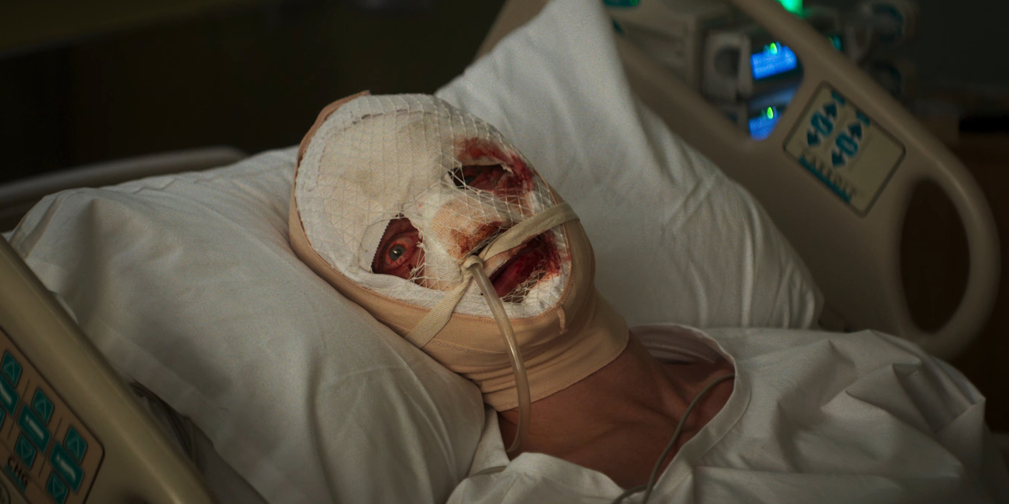 «Готэм грязный и живой»: фанаты оценили трейлер «Глиноликого» — боди-хоррора про врага Бэтмена