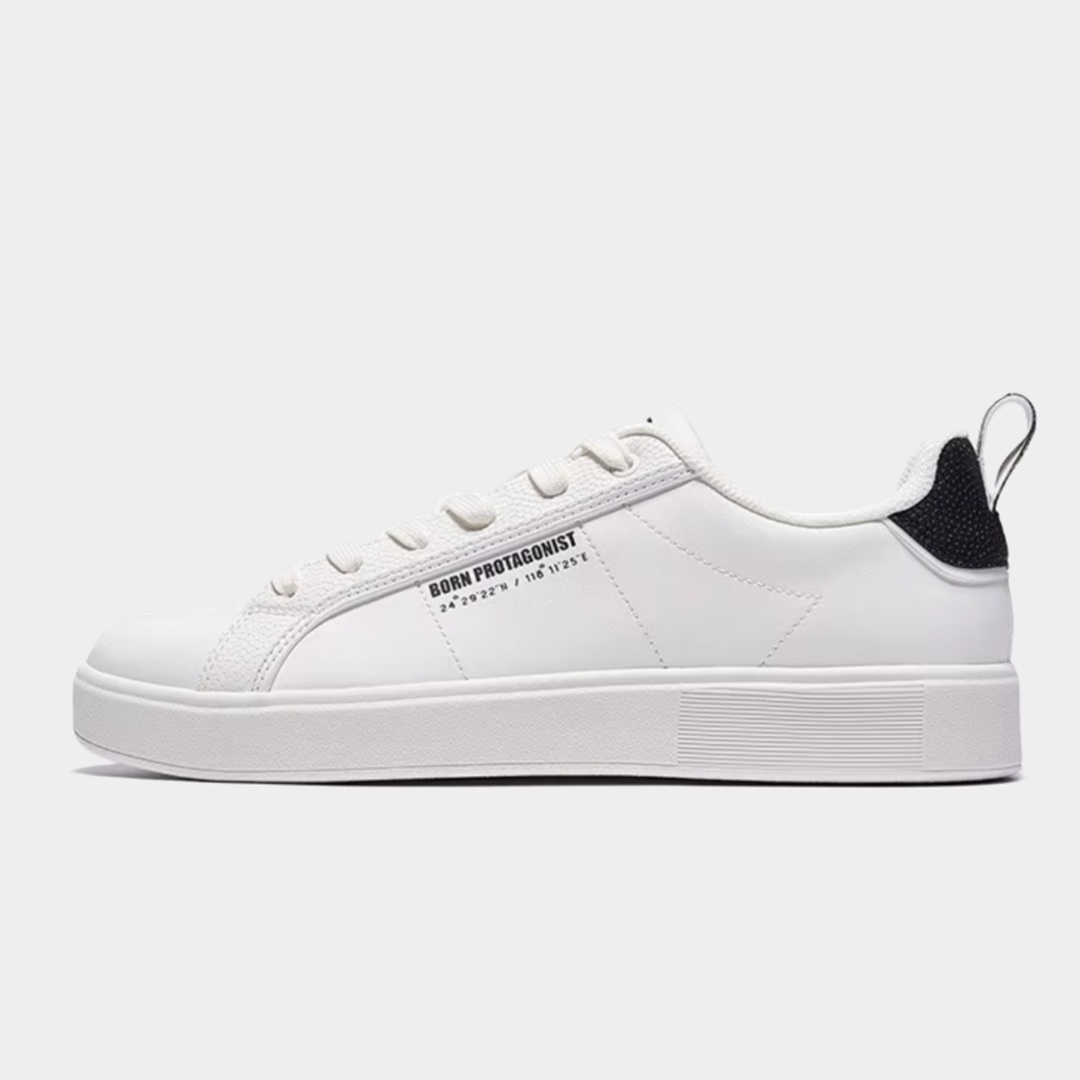 3. Кроссовки от Xtep 