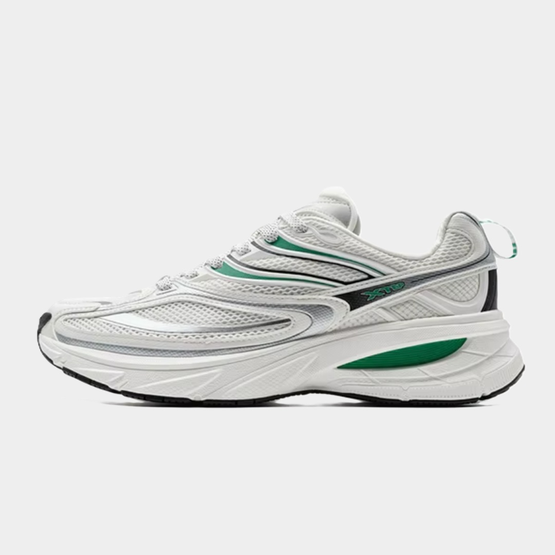 5. Кроссовки Xtep Little Basque 2