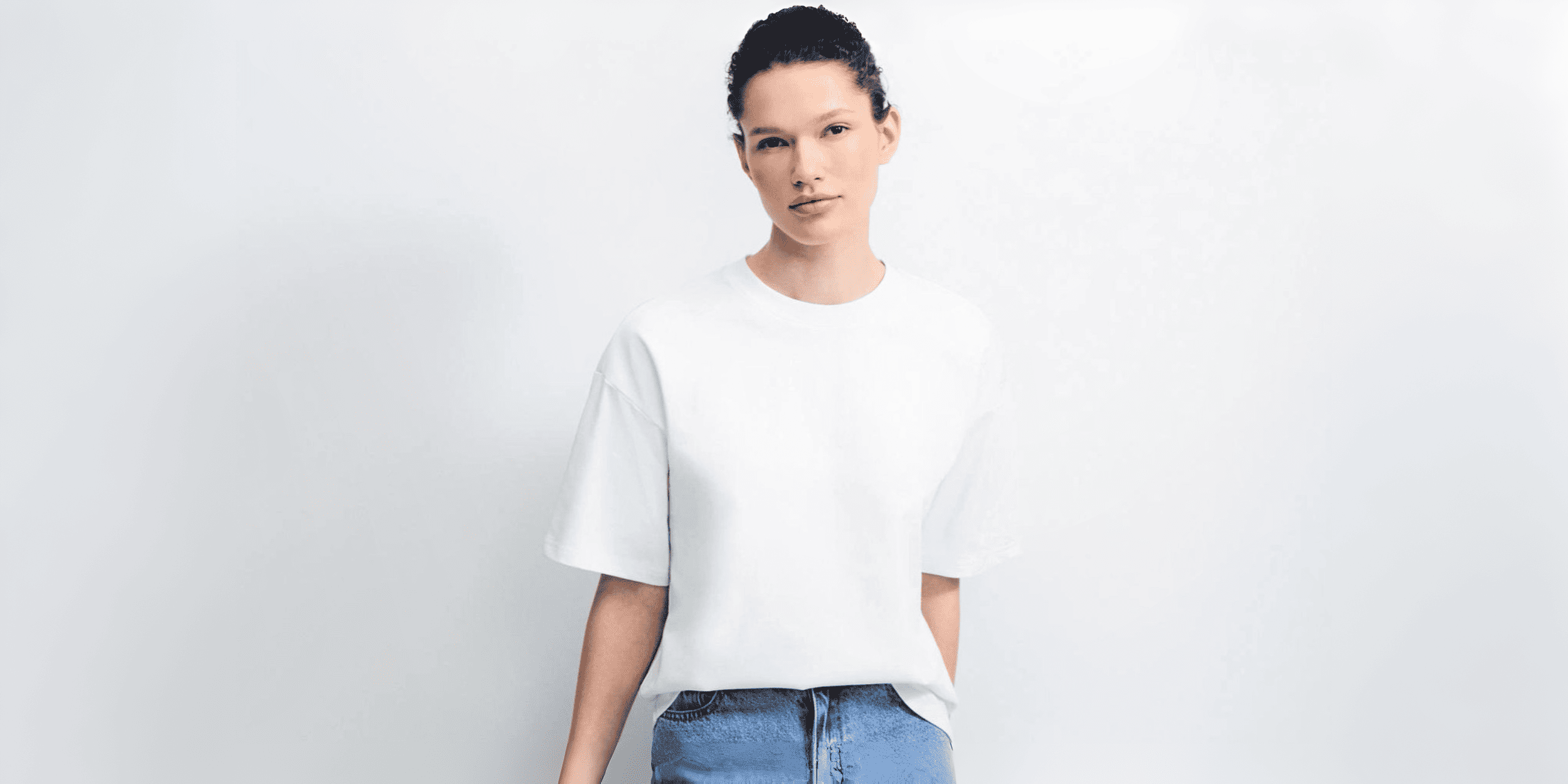 Это нам надо: хорошая белая футболка дешевле 1 000 рублей