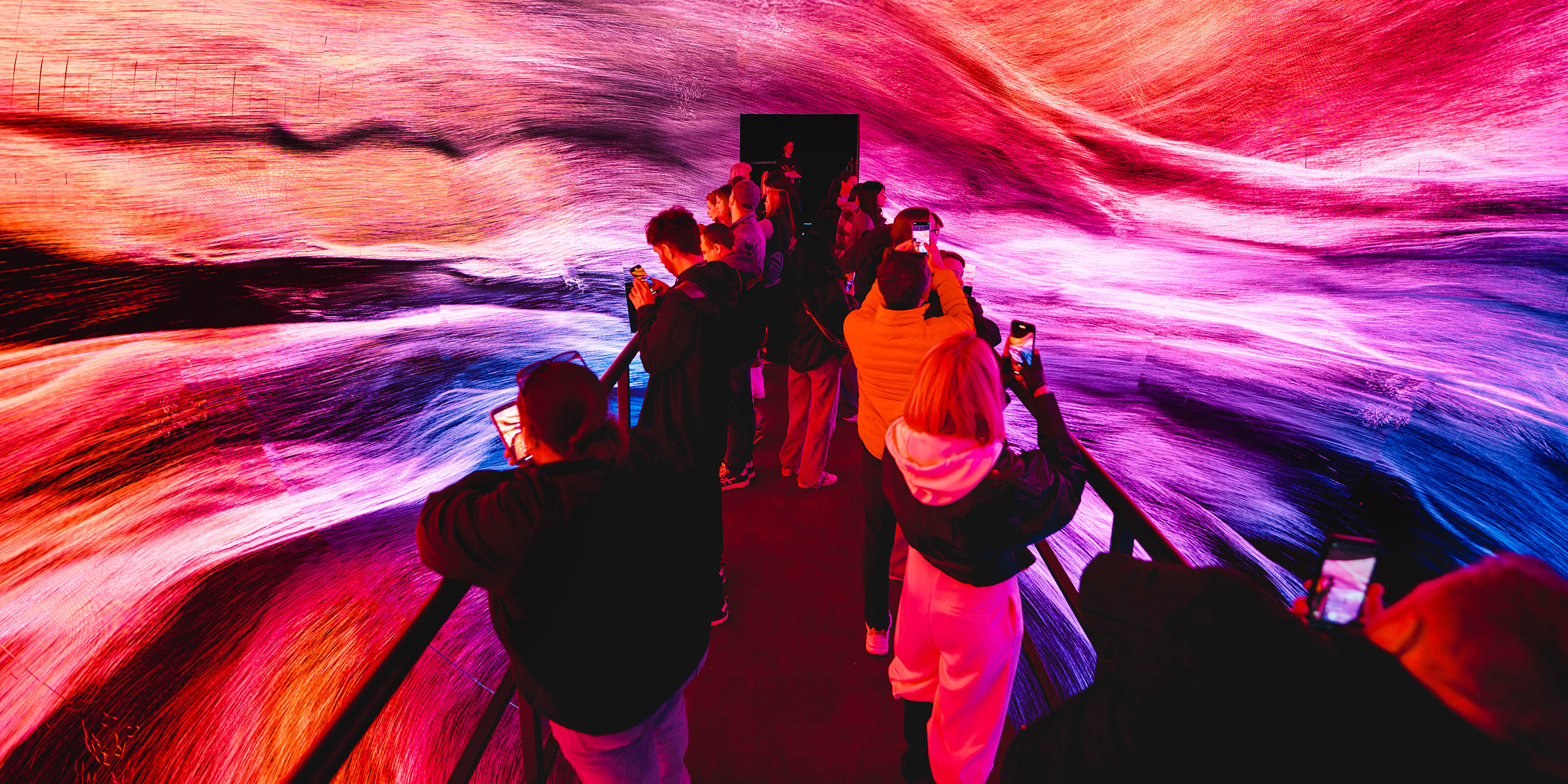 Как снимать мультимедийное искусство, чтобы собрать все лайки в соцсетях