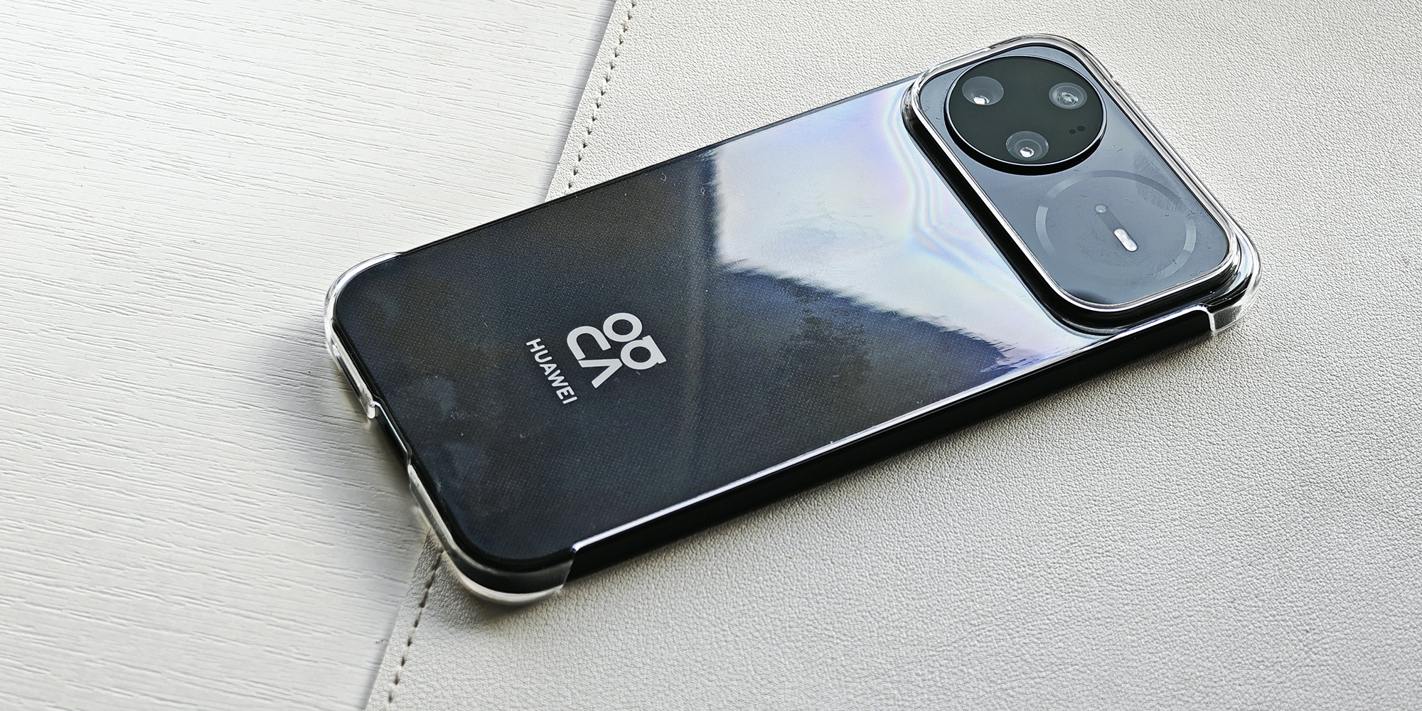 HUAWEI nova 15 Pro: в чехле