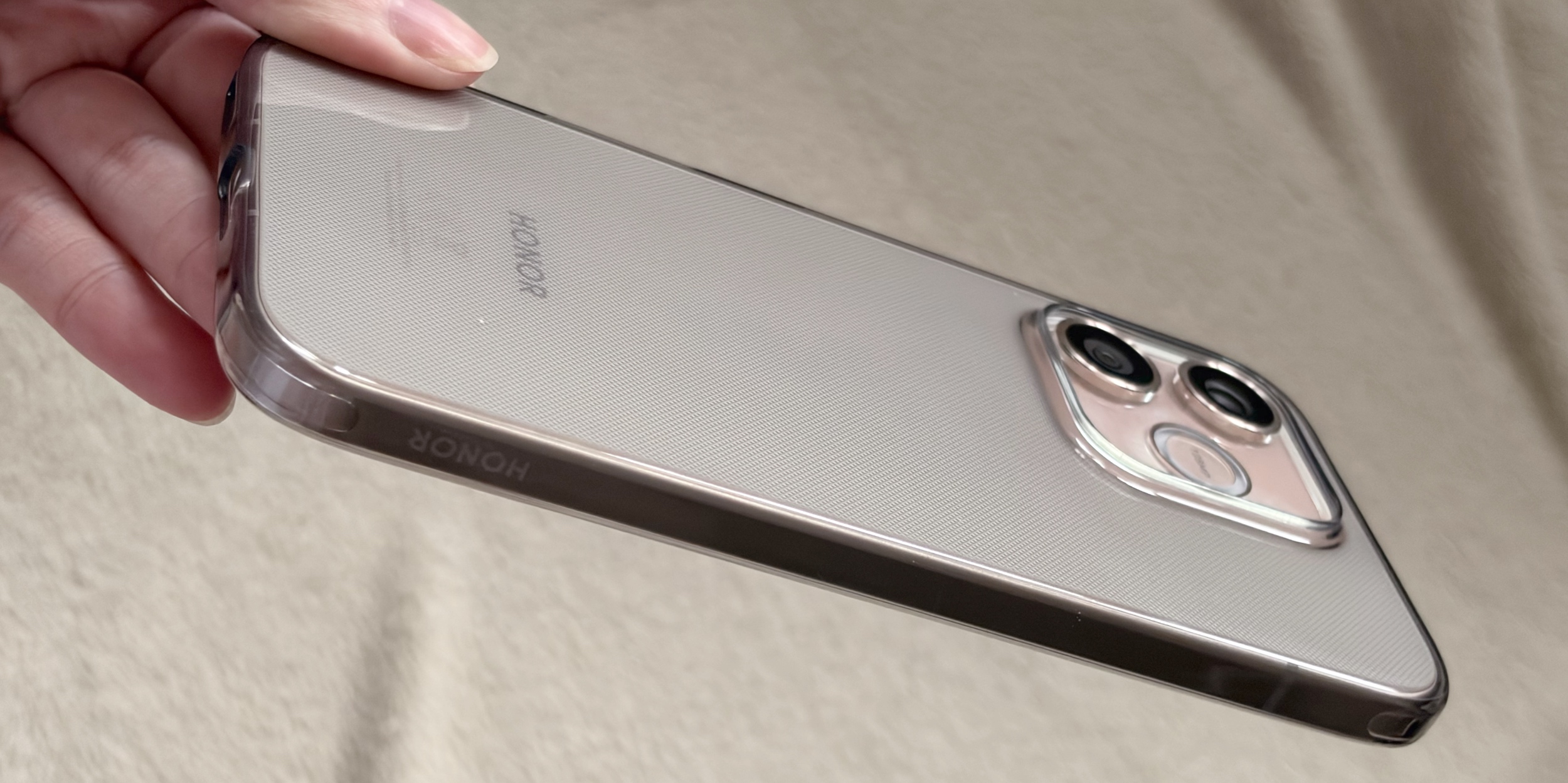 Смартфон в комплектном чехле Обзор Honor 600 Lite: смартфон в комплектном чехле