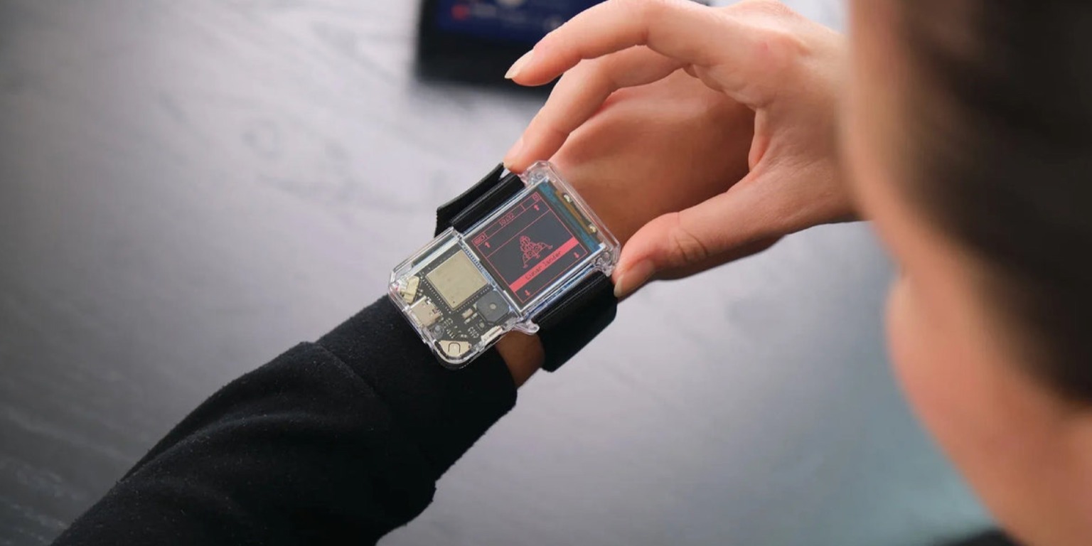 «Артемида‑II» на руке: вышли настраиваемые часы NASA Artemis Watch 2.0 с прозрачным корпусом